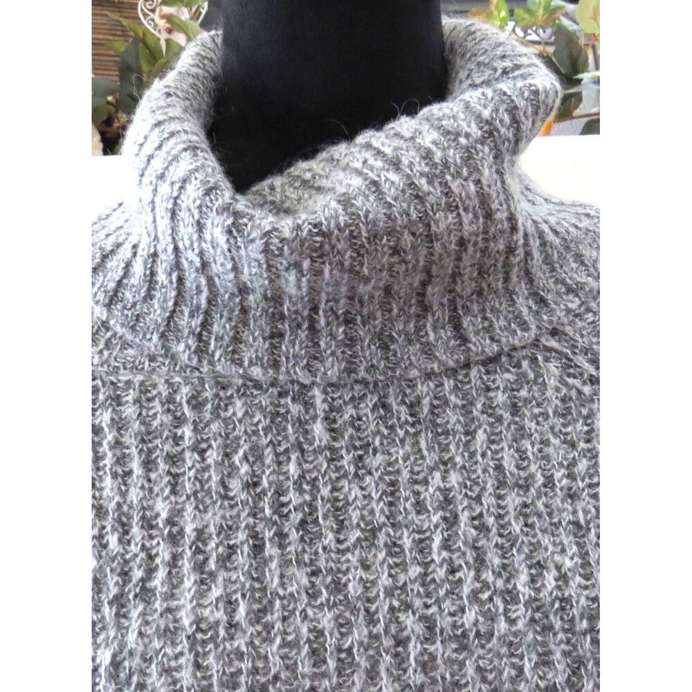 Express women's Hi-lo Hem Mohair/Wool Blend Turtleneck Sweater Gray S EUC - Picture 2 of 9
